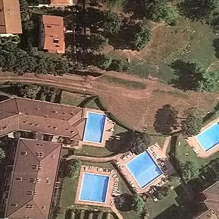 The Sunny Lake - With Pool Apartment *