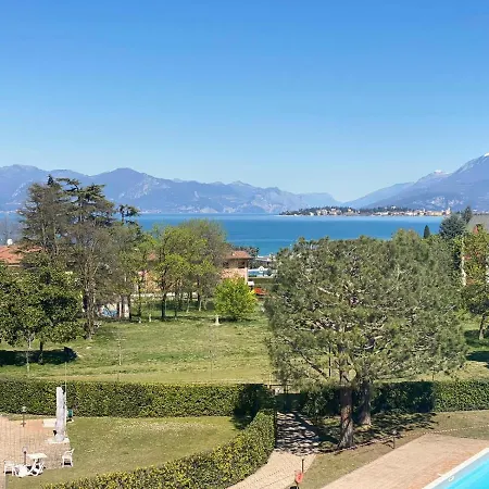 The Sunny Lake - With Pool Apartment *